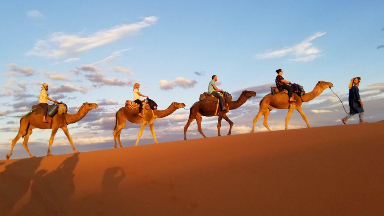 ホテル Erg Chebbi Luxury Camp メルズーガ エクステリア 写真